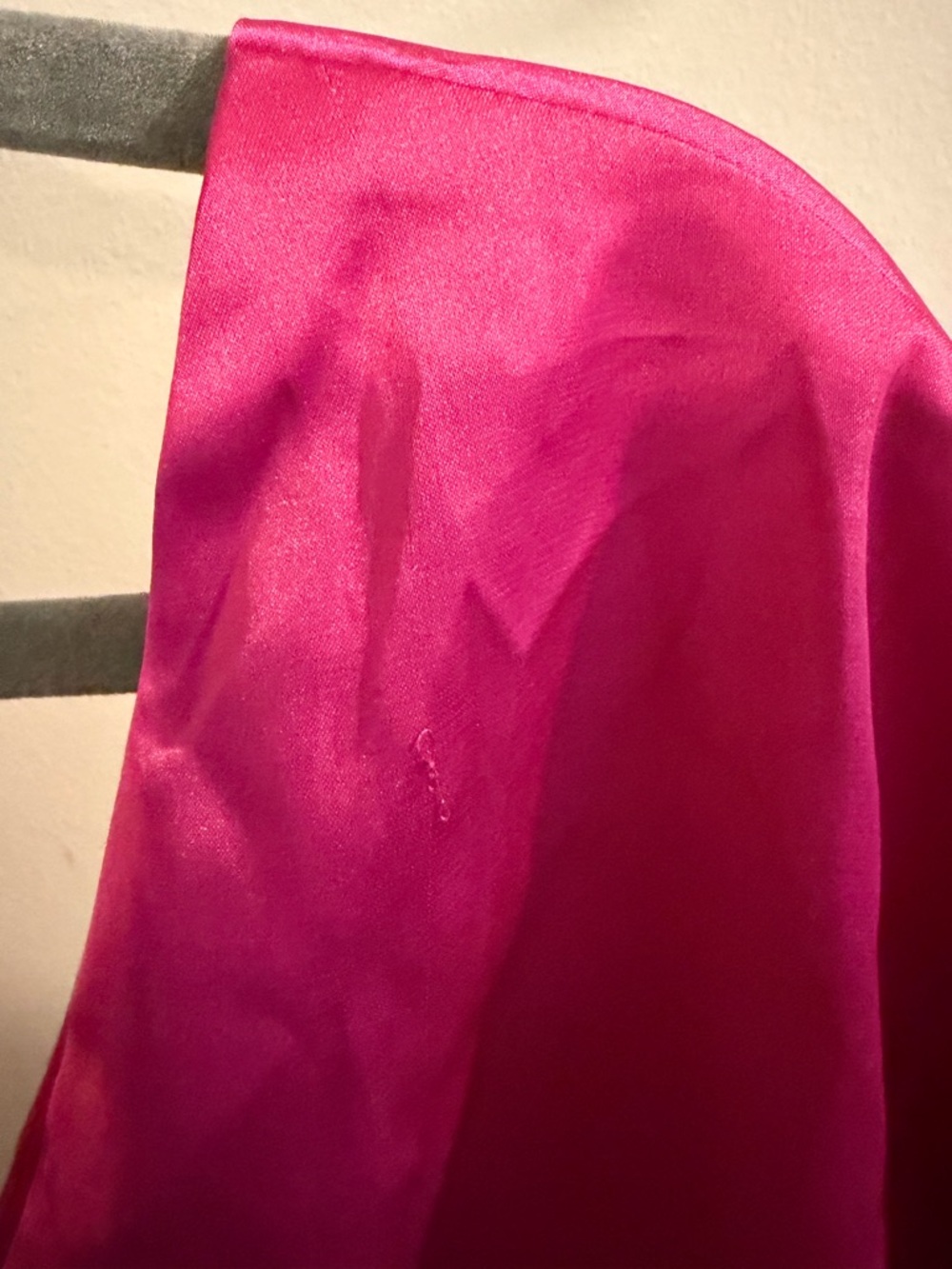One-Shoulder Fuchsia Satin Mini Dress - Picture 4 of 4